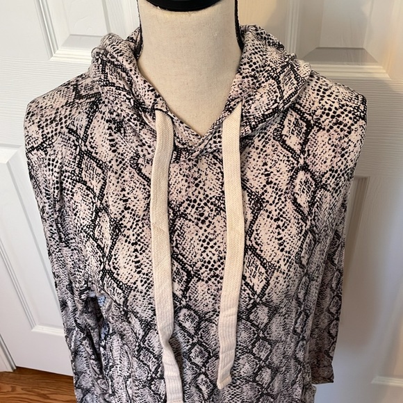 Zenana Snake Print Kangaroo Pocket Drawstring Tunic Long Sleeve Hoodie Women S - Picture 3 of 12